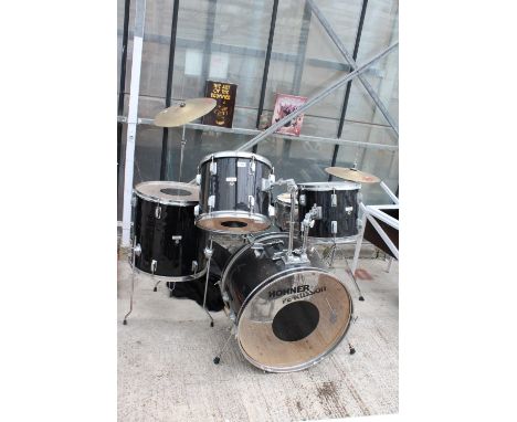 A COMPLETE HOHNER PERKUSSION DRUM KIT TO INCLUDE SNARE, SYMBOLS AND BASS DRUM ETC 