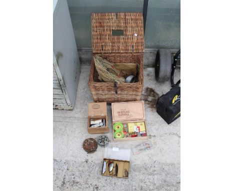 A VINTAGE WICKER FISHING TACKLE BOX WITH AN ASSORTMENT OF VINTAGE TACKLE 
