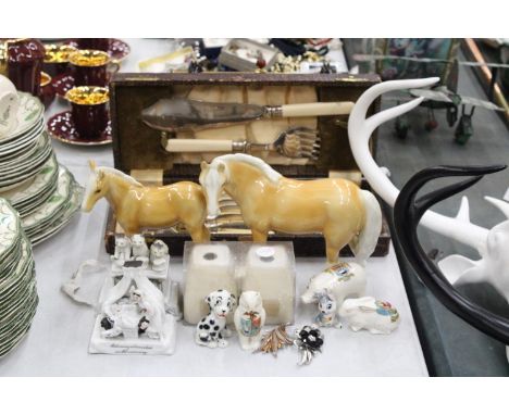 A MIXED LOT TO INCLUDE A VINTAGE FISH KNIVES AND FORK SET, HORSE FIGURES, ARCADIAN WARE, VICTORIAN FAIRINGS, ETC., 