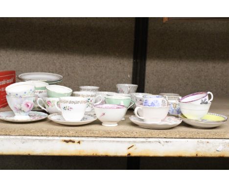 A QUANTITY OF CUPS, SAUCERS AND PLATES TO INCLUDE ROYAL GRAFTON, SPODE, COLCLOUGH, PALISSY ETC 