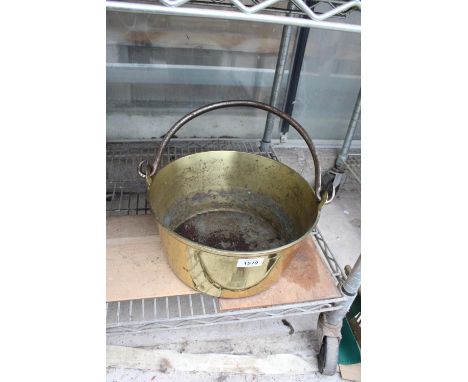 A VINTAGE BRASS JAM PAN WITH STEEL HANDLE 