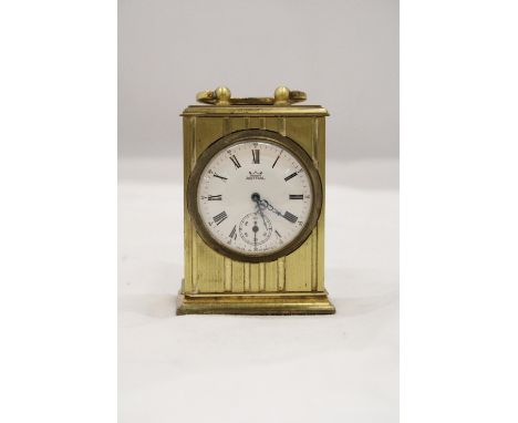 A SMALL VINTAGE BRASS MECHANICAL CARRIAGE CLOCK 