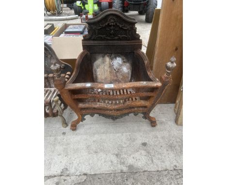 A VINTAGE CAST IRON FIRE GRATE 