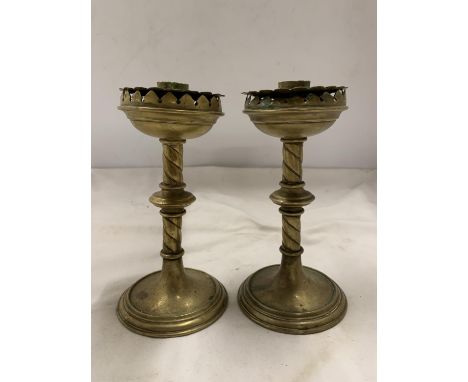 A PAIR OF HEAVY, VINTAGE BRASS, BASIN, CANDLESTICKS, HEIGHT 18CM 