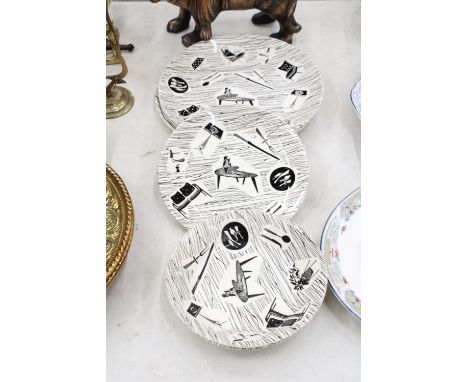 SIX VINTAGE PIECES BY 'HOMEMAKER' TO INCLUDE THREE 10" PLATES, TWO BOWLS AND A SIDE PLATE 