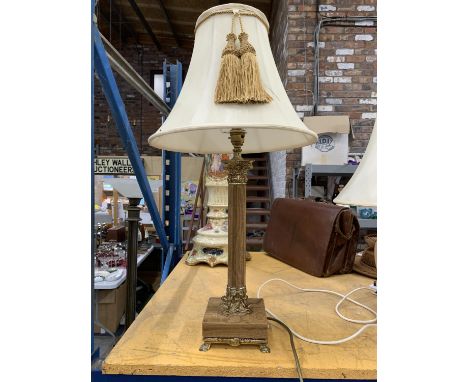 A VINTAGE STYLE TABLE LAMP, WITH AN ONYX COLUMN AND BASE, GILT DECORATION, AND A SHADE WITH TASSLES 