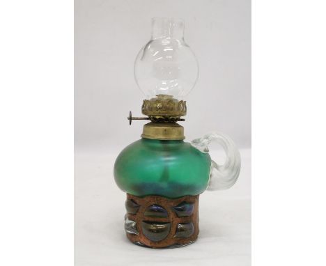 A VINTAGE IRRIDESCENT GLASS OIL LAMP WITH GROUND PONTIL MARK TO THE BASE, HEIGHT 22CM 