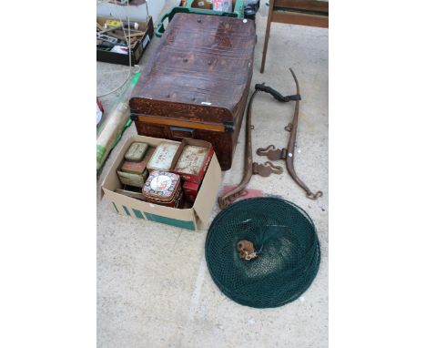 AN ASSORTMENT OF ITEMS TO INCLUDE HORSE HAMES, VINTAGE TINS AND A KEEP NET ETC 