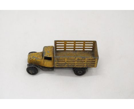 A VINTAGE MECCANO LORRY 