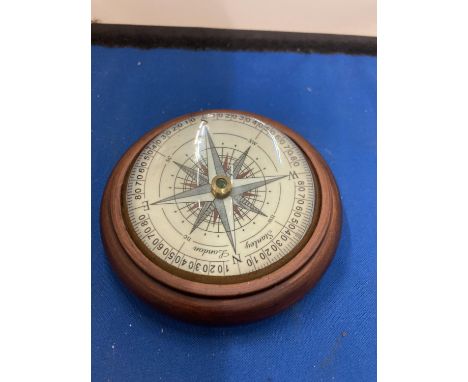 A WOODEN PAPERWEIGHT COMPASS 