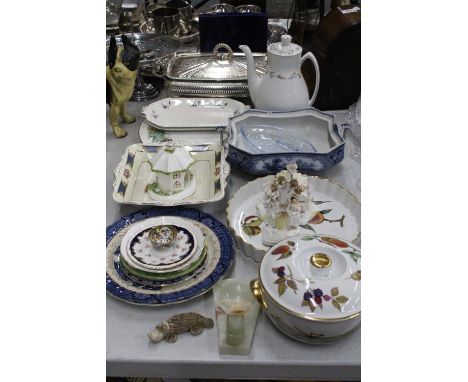 A MIXED LOT TO INCLUDE COALPORT HOUSES, GRINDLEY &amp; CO., COFFEEP0T, ROYAL WORCESTER EVESHAM TABLEWARE, BOOTHS REAL OLD WIL