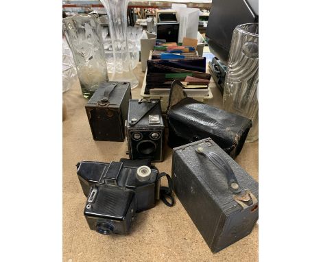 FOUR VINTAGE CAMERAS TO INCLUDE A CORONET FLASHMASTER, TWO NO. 2 BROWNIES AND A KODAK SIX-20 BROWNIE 
