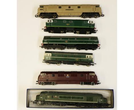Mainline OO gauge Class 45 "The Manchester Regiment" diesel locomotive, Mainline OO gauge warship Class diesel locomotive "He