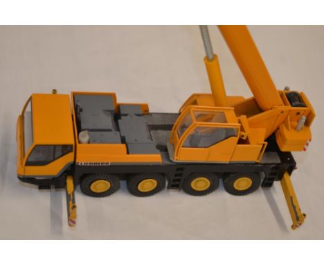 Boxed 1/50 scale diecast Liebherr LTM 1060/2 mobile telescopic crane model by Conrad (model no 2094). Model in overall fair p