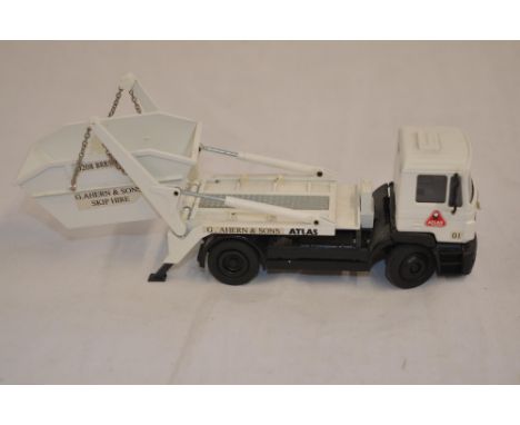 3 boxed 1/50 scale Atlas Weyhausen diecast models by Conrad (W Germany). A dump truck (damaged/repaired left wing mirror), a 