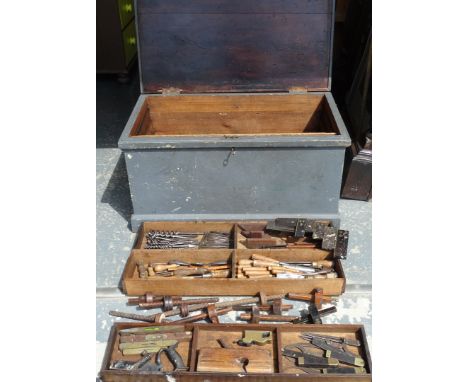 WOODEN TOOL TRUNK WITH FITTED INTERIOR & LARGE QUANTITY OF VICTORIAN WOODWORKING TOOLS 