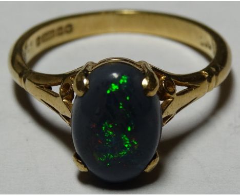 9CT GOLD OPAL RING 