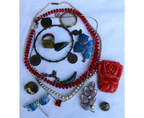BAG OF JEWELLERY INC DECO BUTTON & ENAMEL BROOCHES 