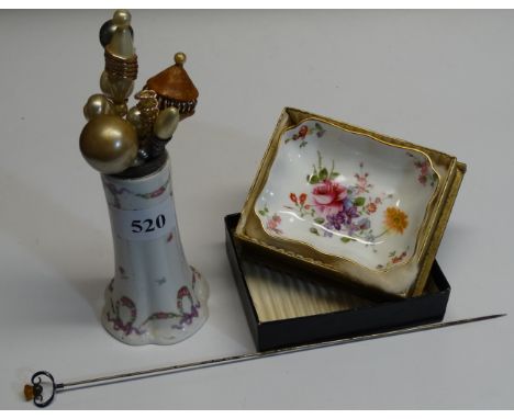 BOXED ROYAL CROWN DERBY PIN DISH & A CERAMIC HAT PIN HOLDER & VARIOUS HAT PINS 