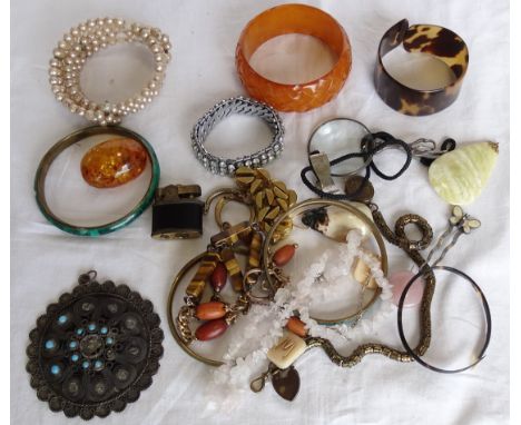 TUB OF VARIOUS JEWELLERY, LIGHTER KEYRING & EYE LOUP 