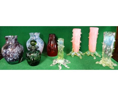 2 CAITHNESS GLASS VASES, MOTTLED GLASS SCENTS BOTTLE, RED VASE & 4 BRAMBLE GLASS VASES 