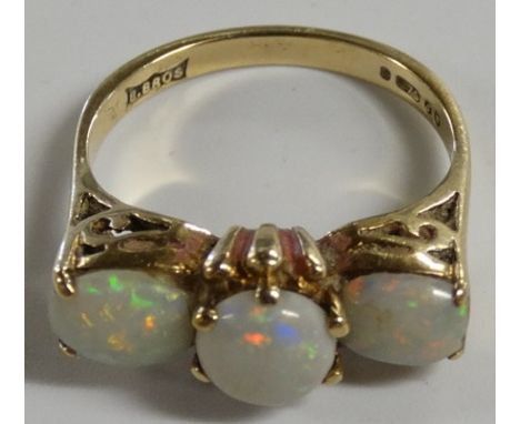 9CT GOLD TRIPLE OPAL SET RING 