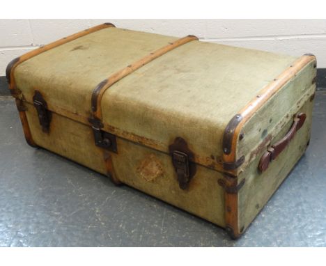 WOOD BOUND TRUNK 