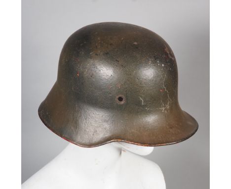 Stahlhelm M 1916 mit Stempelung, verbasteltM16 Stahlhelm in verbasteltem Zustand, Aufhängebolzen entfernt und zugeschweißt, n