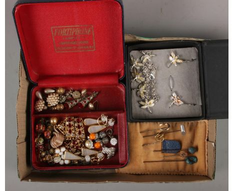 A tray of costume jewellery, to include Rennie Mackintosh box with jewellery set, vintage earrings, stick pins etc.  