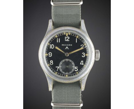 A GENTLEMAN'S BRITISH MILITARY RECORD W.W.W. WRIST WATCH CIRCA 1940s, PART OF THE "DIRTY DOZEN"Movement: 15J, manual wind, ca