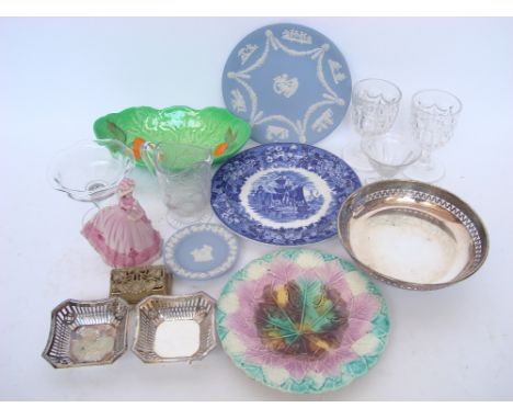 A mixed lot to include Coalport bisque figure Beau Monde Jill, Carltonware leaf dish, Wedgwood Ferrara blue and white dinner 