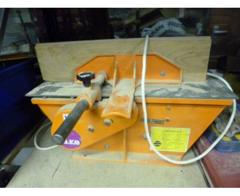 AN ALKO BENCH JOINTER
