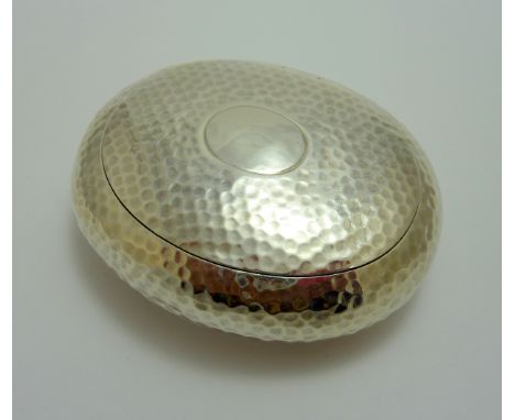 A GEORGE V SILVER SNUFF/TOBACCO BOX, Zimmerman, hammered decoration, Birmingham 1910, approximately 83gms