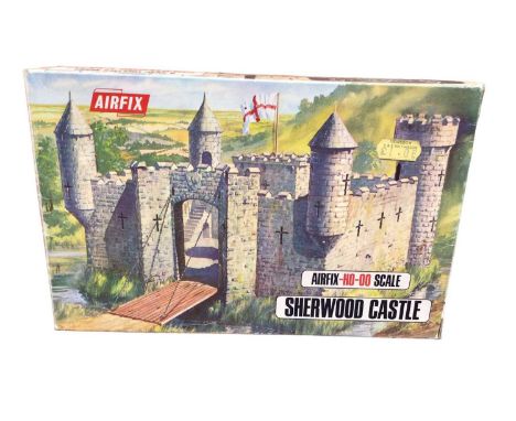 Airfix HO OO scale Snap Together Sherwood Castle (Previously constructed), plus Robin Hood &amp; Sheriff of Nottingham figure