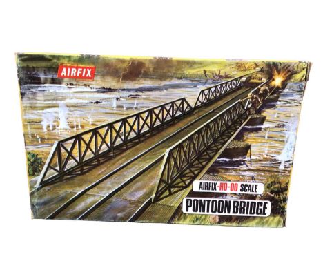 Airfix HO OO scale Snap Together Pontoon Bridge, plus U.S Paratroops &amp; WWII German Paratroops, all boxed (3)