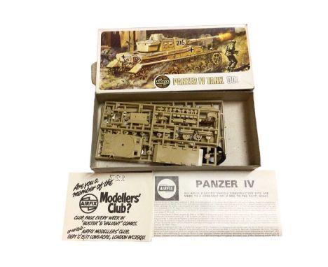 Airfix OO scale Series 2 Panzer IV Tank, Leopard Tank &amp; 88 mm Flak Gun, all boxed (3)