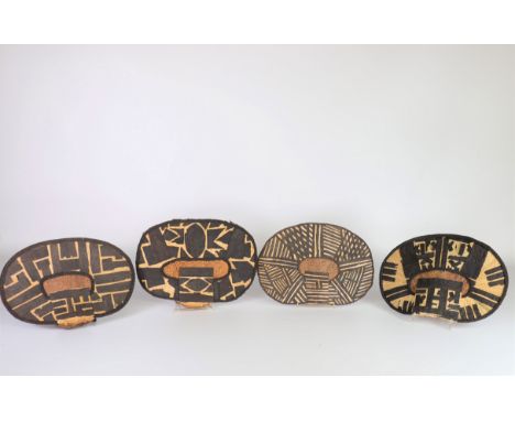 â€œNegbeâ€ woman's finery, Mangbetu, Democratic Republic of Congo Plants, leaves, fiber. - Sizes: L=370mm l=250mm - Weight (K