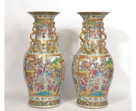 China imposing pair of Canton vase with mandarins 19th - Sizes: H=880mm D=400mm - Weight (K): 48kg - Condition: After checkin