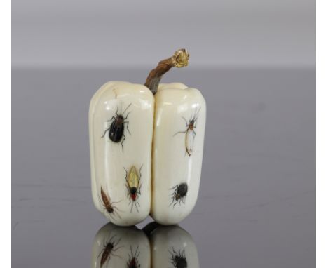 Japan, Shibayama Okimono in the shape of a fruit, stone and mother-of-pearl inlay of insects, 19th / 20th C. - Sizes: H=80mm 