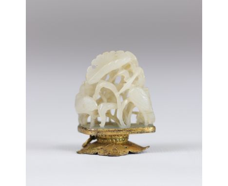 White jade carved with cranes in vegetation, 18th C. China - Sizes: H=45mm L=40mm - Weight (K): 0,027kg - Condition: at first