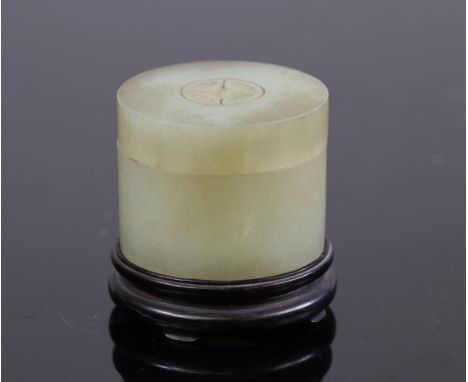 China, jade cricket box, 19th C. - Sizes: H =64mm D =58mm - Weight (K): 0,183kg - Condition: at first glance - good condition