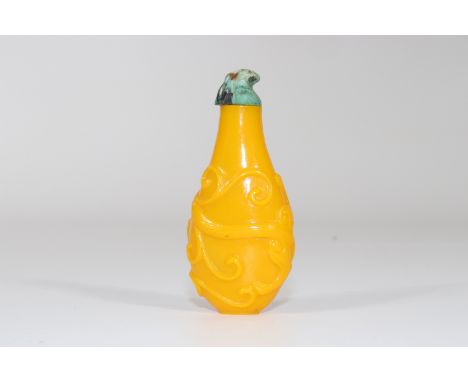 China snuff box on yellow background - Sizes: H=75mm L=30mm - Weight (K): 0,031kg - Condition: at first glance - good conditi