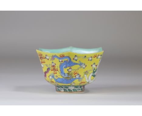 China bowl of the famille rose decor with 5 dragons Jiaqing brand - Sizes: H=90mm L=140mm - Weight (K): 0,295kg - Condition: 