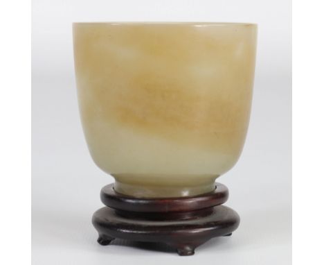 Chinese jade flared bowl, 19th C. - Sizes: H=90mm D=75mm - Weight (K): 0,189kg - Condition: at first glance - good condition 