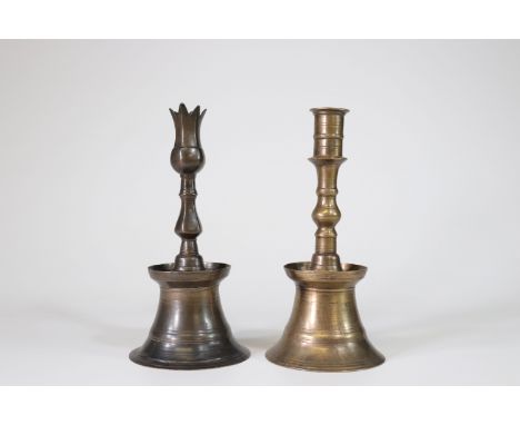 Ottoman Empire, Lot of 2 17th century brass candlesticks - Sizes: H =290mm L =140mm - Weight (K): 1,6kg - Condition: After ch