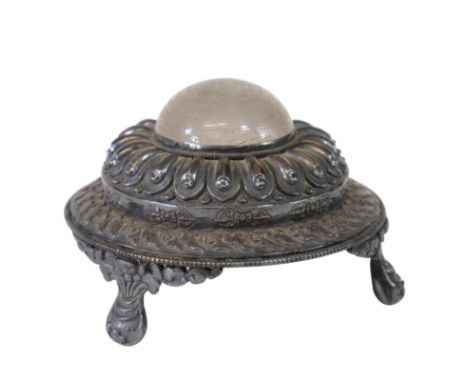 China, Silver literate object mounted on rock crystal, cut - Sizes: H=65mm D= 100mm - Weight (K): 0,147kg - Condition: at fir