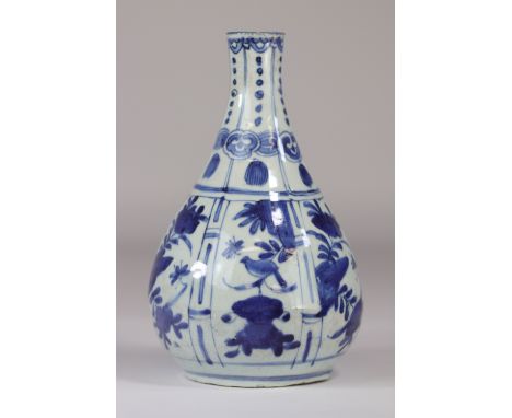 China blanc-bleu porcelain bottle vase Ming period - Sizes: H=260mm D=160mm - Weight (K): 1,21kg - Condition: at first glance