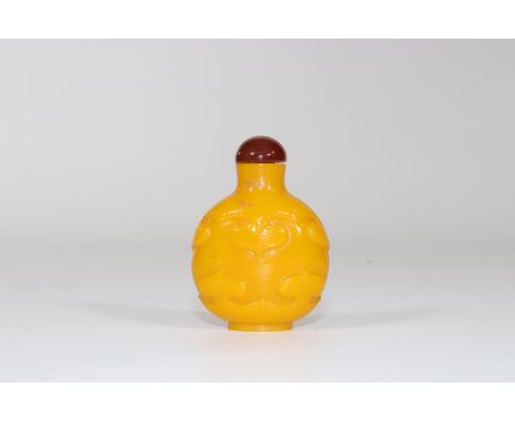 China yellow glass snuffbox - Sizes: H=60mm L=45mm - Weight (K): 0,045kg - Condition: at first glance - good condition - no r