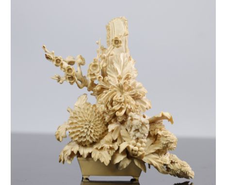 Japan Meiji period sculpture flower vase very finely carved - Sizes: H =184mm l = 180mm - Weight (K): 0,477kg - Condition: at