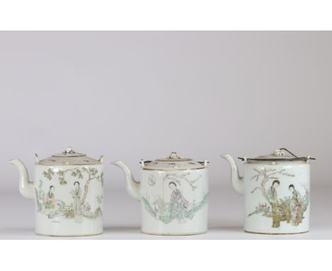 China set of 3 teapots 19th decor of young women - Sizes: H=130mm L=170mm - Weight (K): 2,1kg - Condition: After checking - c